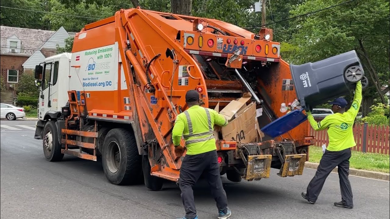 DC DPW Autocar Xpert Mini Leach Rear Loader Garbage Truck