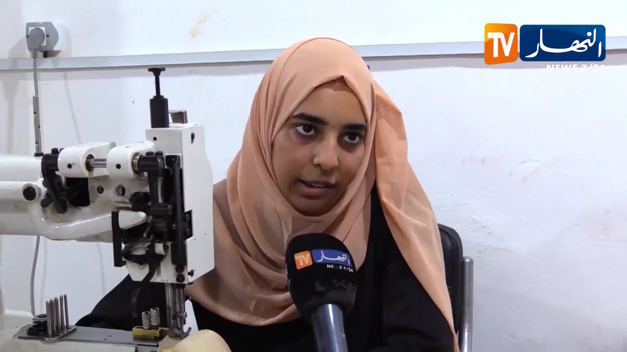 خياطة الحقائب اليدوية والمدرسية... فتيات يتحدين البطالة ويقتحمن سوق الشغل