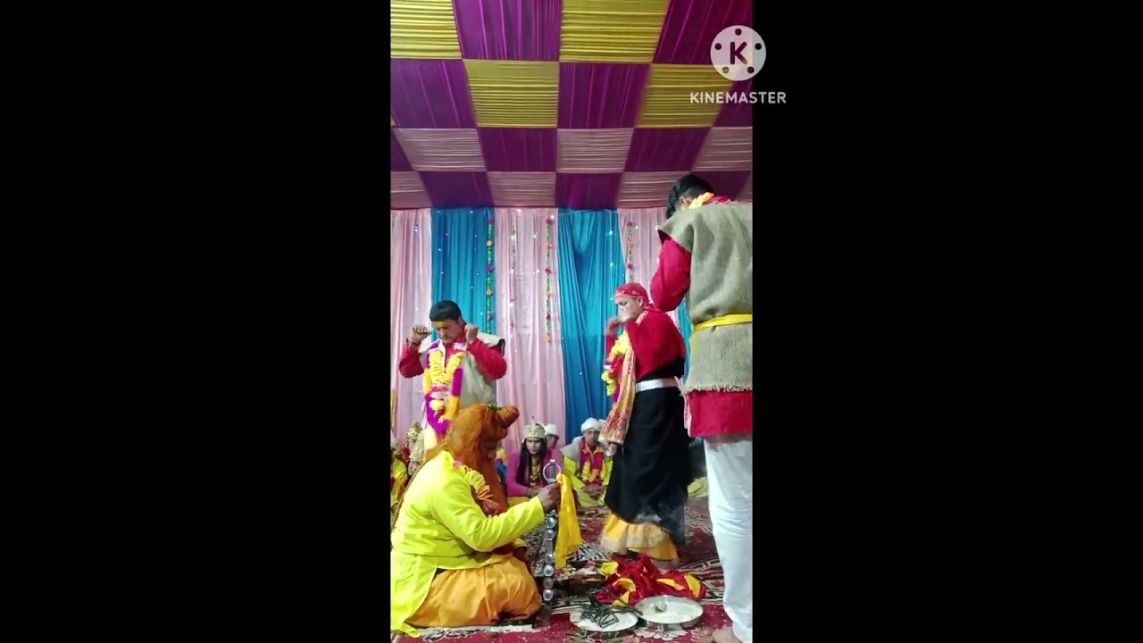 आज भी हमारे उतराखंणड मे देव संस्कृति जिंदा है ओर कही लोग पलायन कर चुके है उन तक ये ऐक रेबार है vido