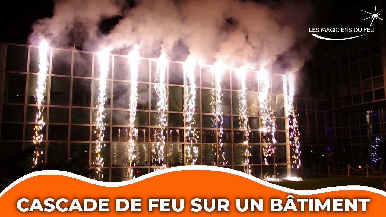 Cascade de feu d'artifice sur un b&acirc;timent