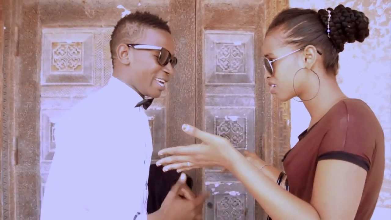 SIX W-G CLIP OFFICIELLE -Titre  aynin daagou