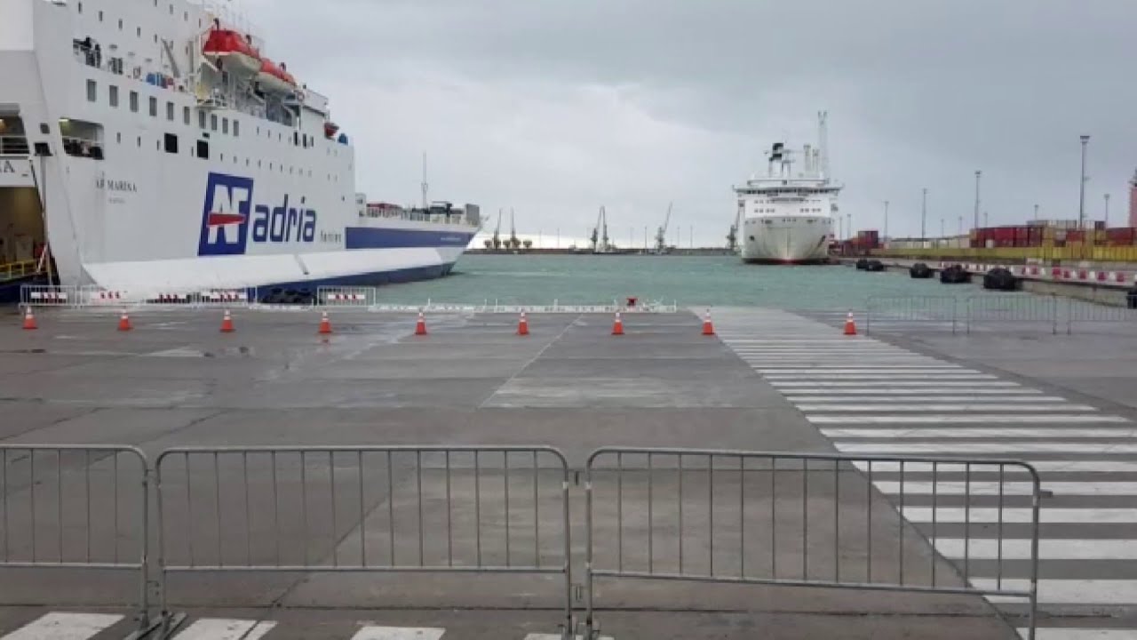 Top News-Incident i rëndë në portin e Durrësit/Trageti pa sistem komandimi, pasagjerët pa rrezik