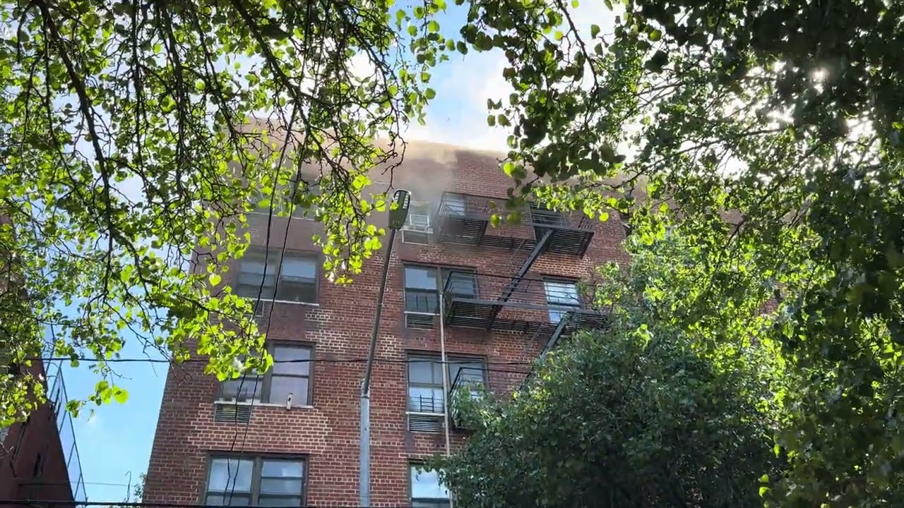 *HEAVY SMOKE PUSHING* FDNY Queens 5th Alarm Box 7967 Fire in the Cockloft Of a Multiple Dwelling 