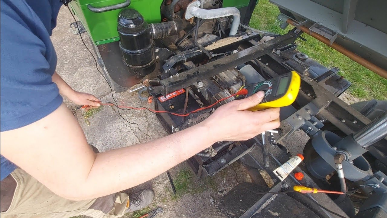 Die neue Batterie muss rein.140Ah/980A 🔋Und Guido sein 4X4 Multicar im Wald Einsatz🪓🌲🪓