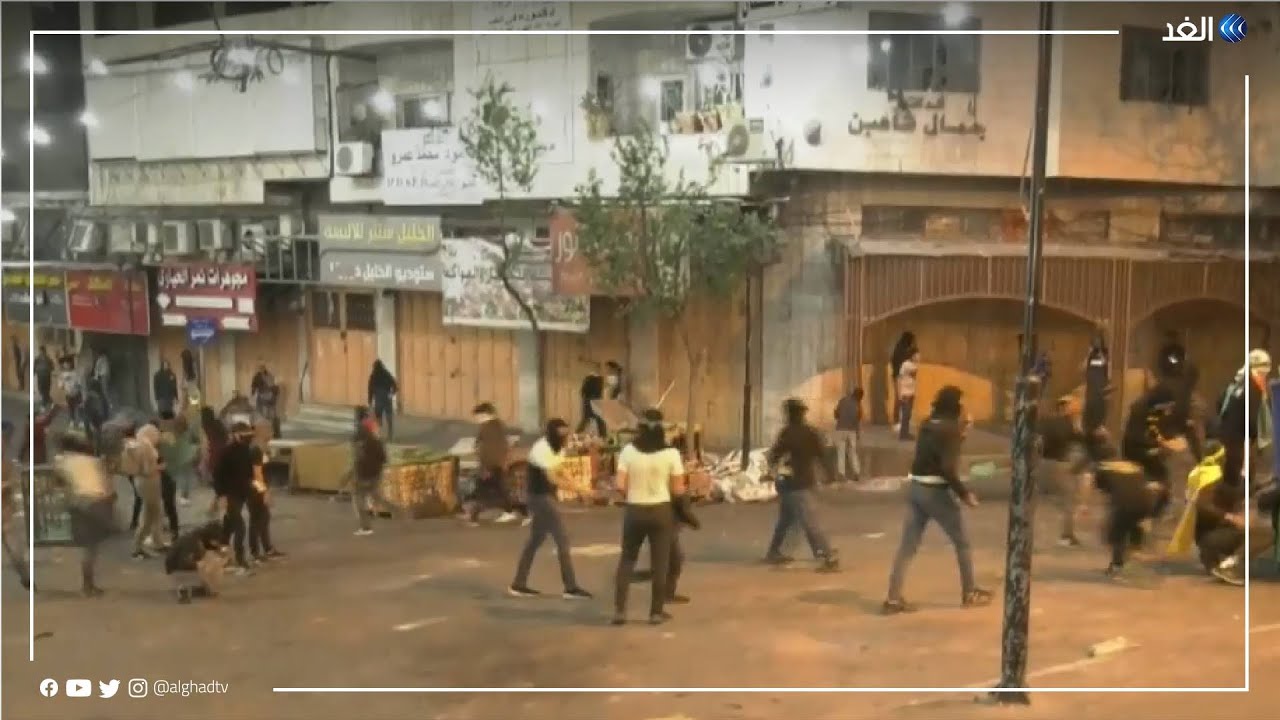 مراسلنا: مواجهات عنيفة بين متظاهرين فلسطينيين وقوات الاحتلال بالخليل