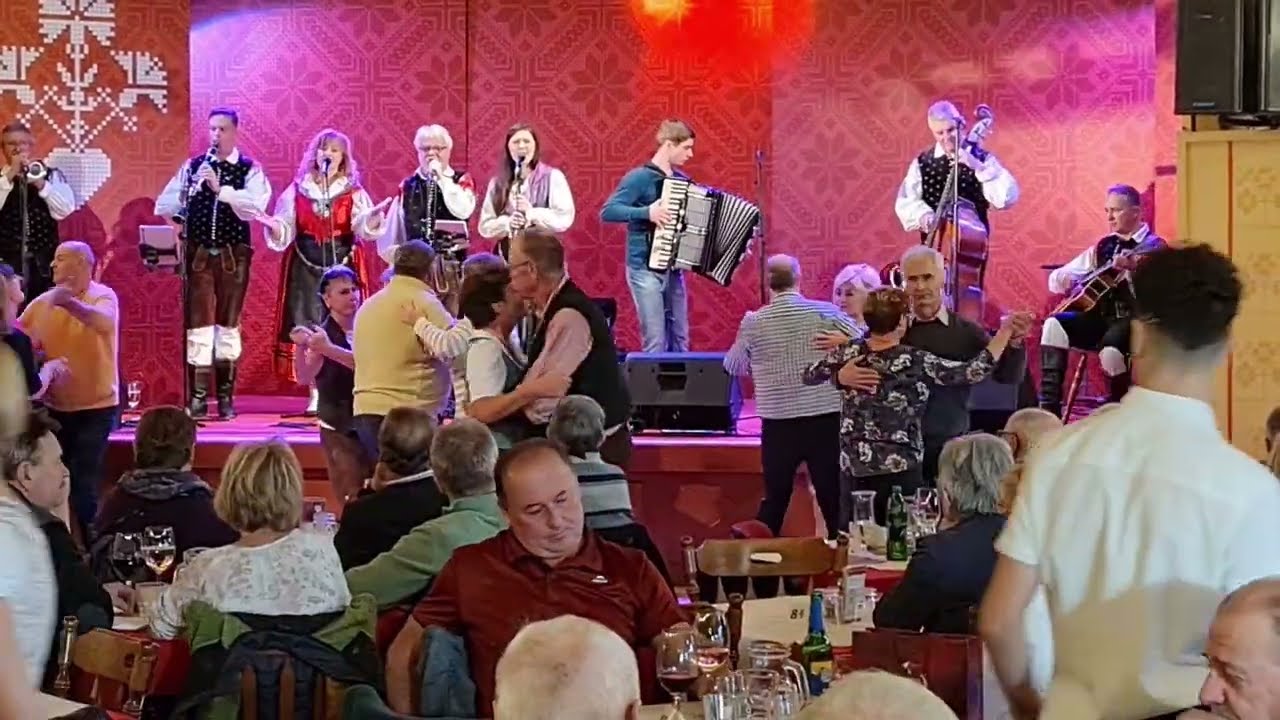 Ansambel Zupan in Martin Jakopič - Pod cvetočimi kostanji (Unter blühenden Kastanien)