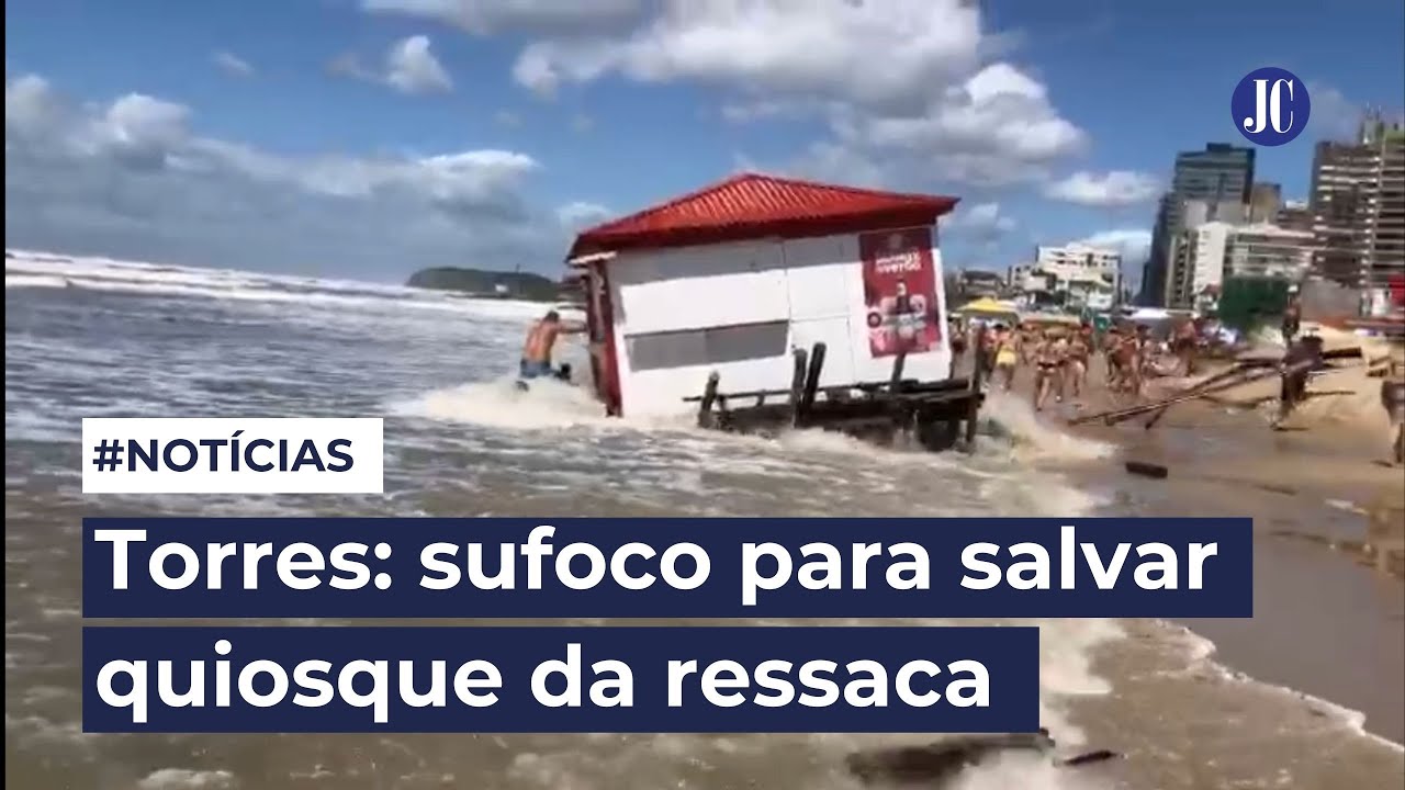 Ressaca do mar deixa quiosque &agrave; deriva e afugenta banhistas em Torres