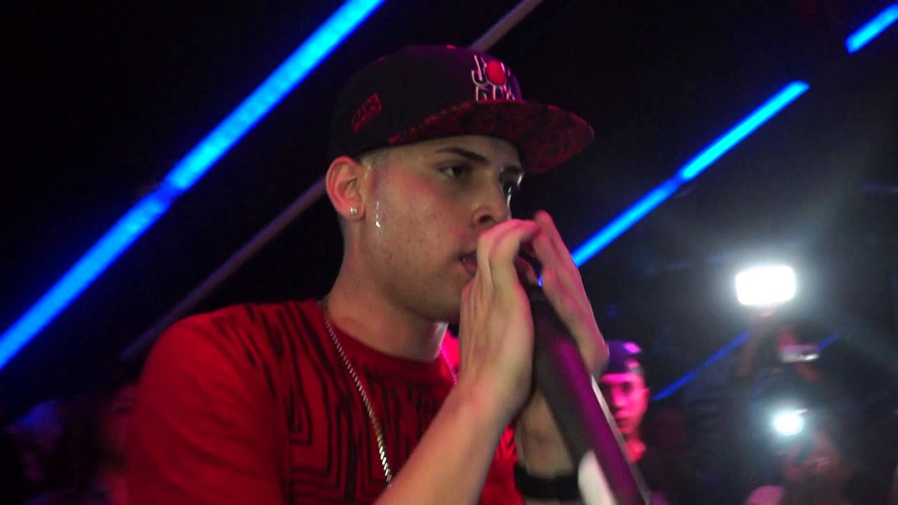 JBproducciones  -  Me elevas  a las nubes (Juanka El problematik ) concierto en vivo !!
