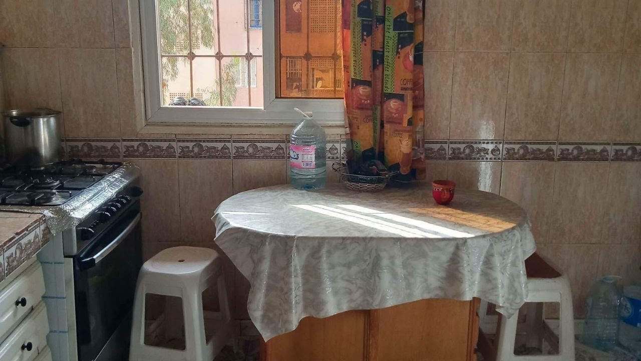 Vente F3 acté 80m2 3 ème étage 2 façades à maraval les oliviers pas loin de look oran algerie