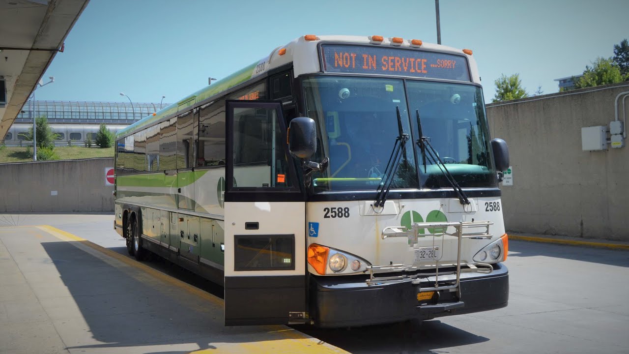 GO Transit 2014 MCI D4500CT # 2567 | 92 Oshawa-Yorkdale Westbound