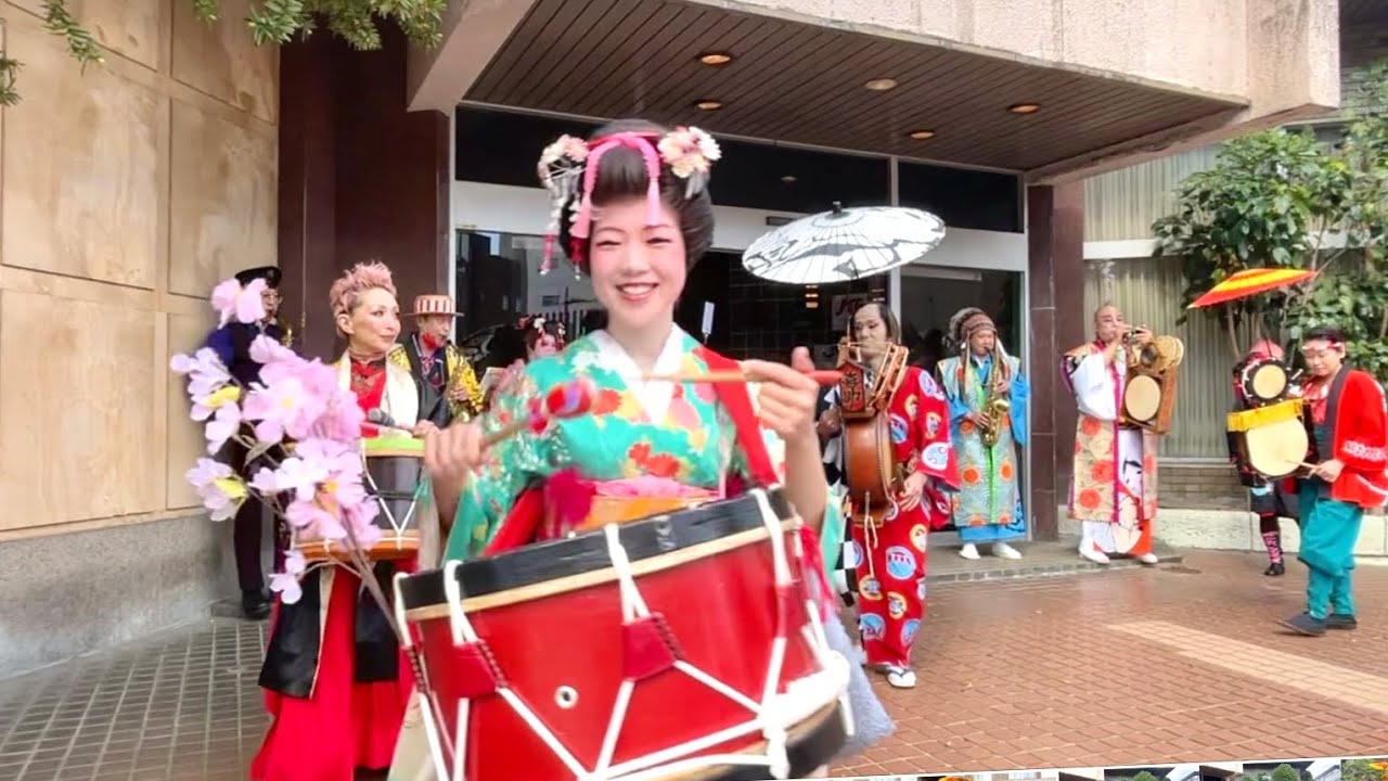 【チンドン旅情】東京のチンドン屋さん🎶旅館前で合奏【富山】