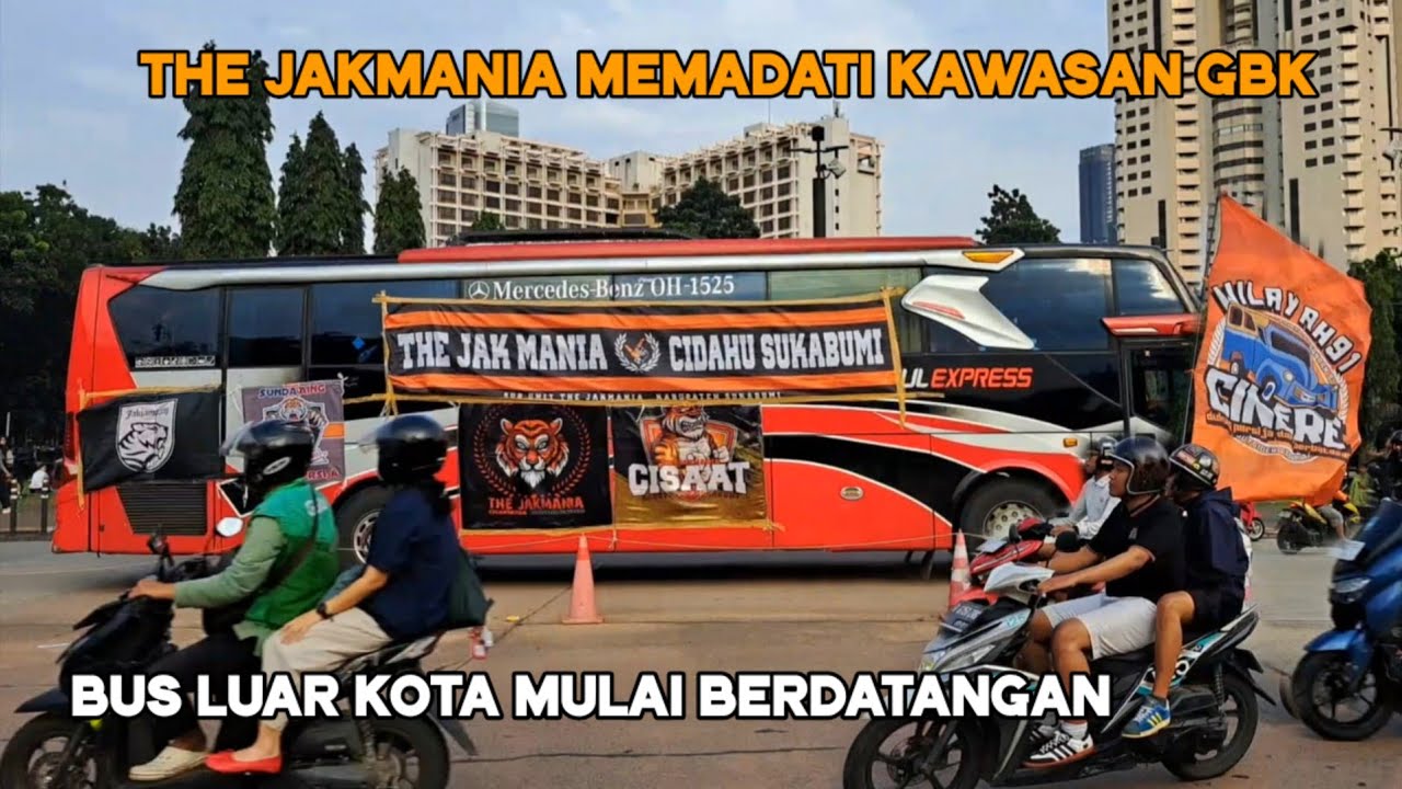 Jakmania Mulai Berdatangan Memadati Kawasan Gelora Bung Karno Jelang Persija Melawan Arema