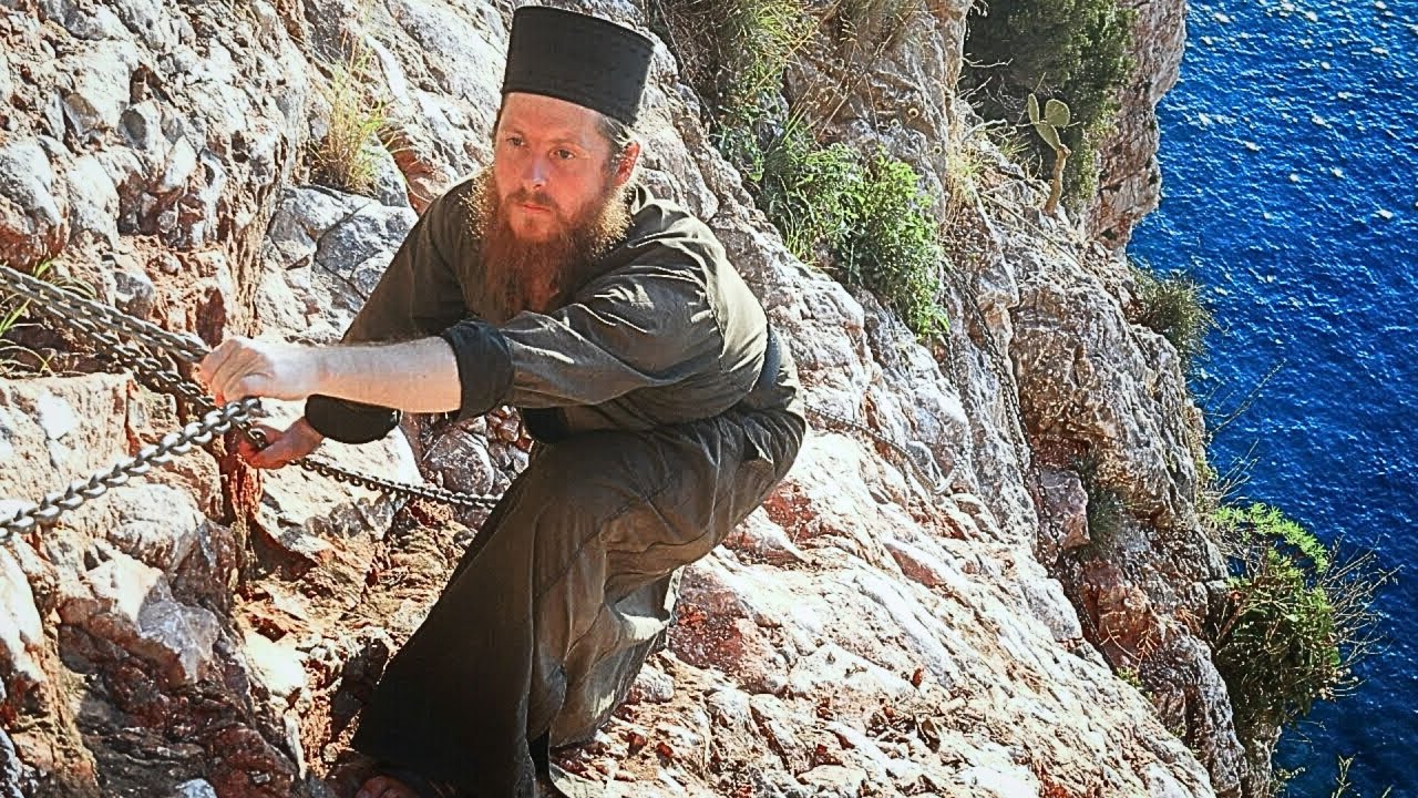 ΟΙ ΜΟΝΑΧΟΙ που ΖΟΥΝ στην ΑΚΡΗ του ΓΚΡΕΜΟΥ στο ΑΓΙΟΝ ΟΡΟΣ… (ΕΝΤΥΠΩΣΙΑΚΕΣ ΕΙΚΟΝΕΣ) Ασματα των μοναχών