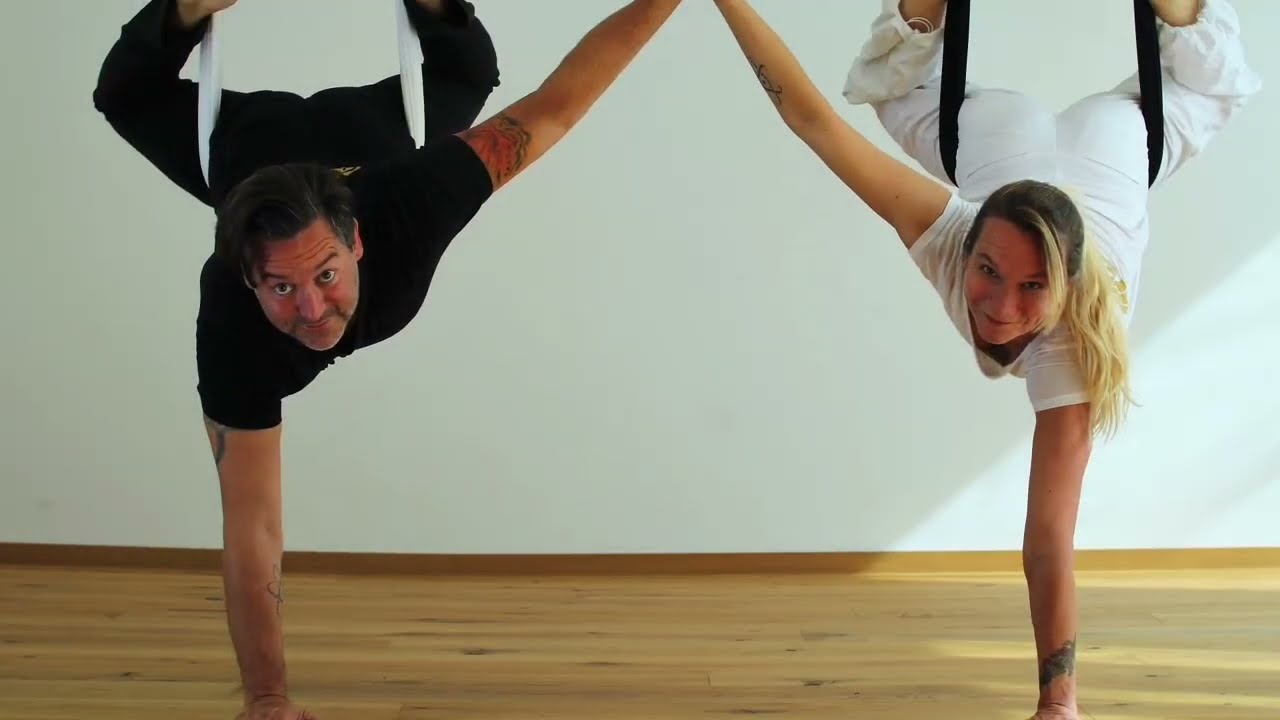 AerialYoga Basic Stunde 90min YogaWings mit Katharina Rinn und Sascha Zordan
