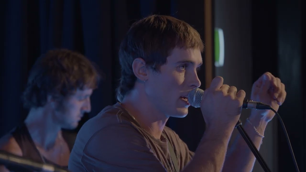 Floodlights - Buoyant (Live at Triple R)