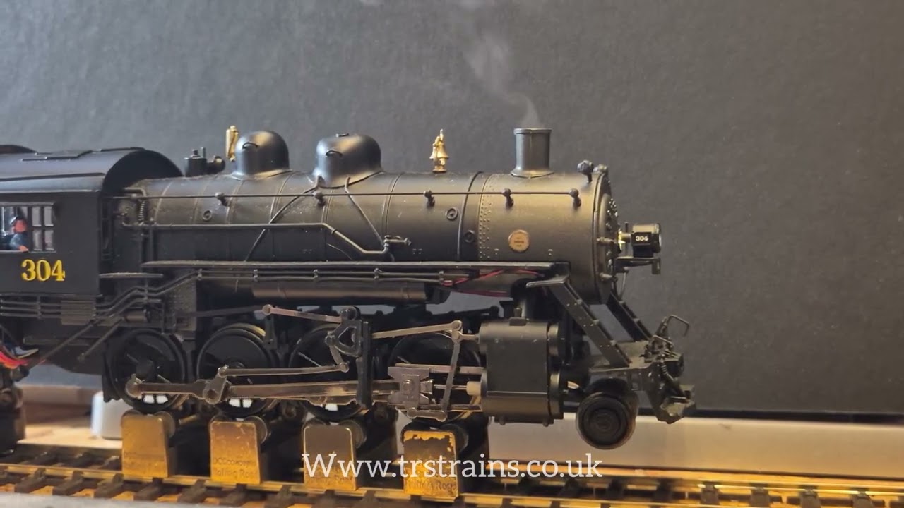 Bachmann 2-8-0 locomotive with synchronised smoke 