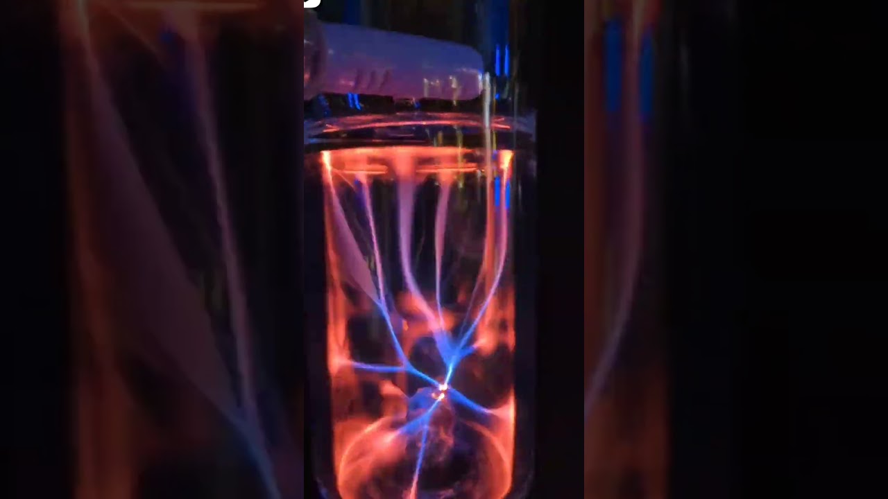 The Plasma Bong - Dab rig or waterpipe , USB or battery powered.