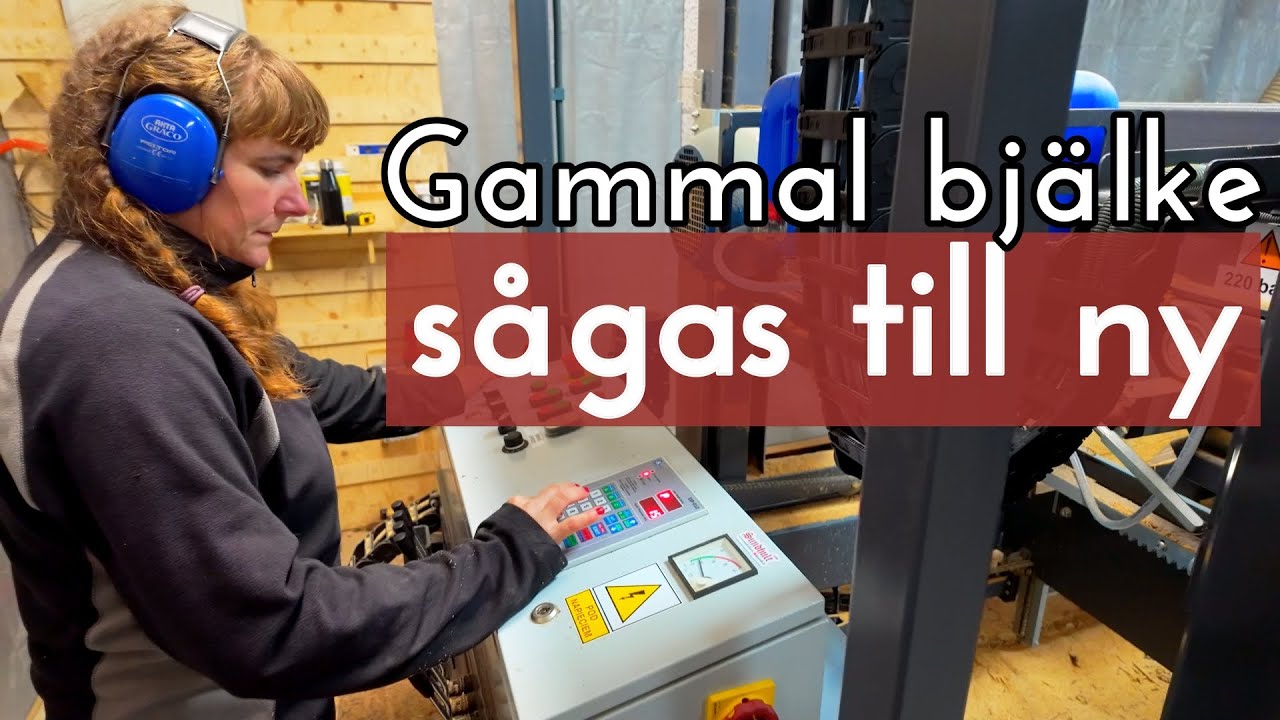 Sågar gammal bjälke till nytt stolpverkshus med vårt bandsågverk