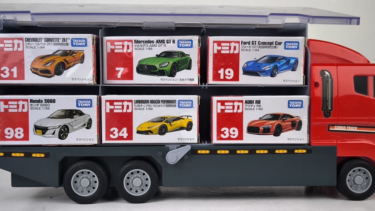 🌈🚛 13 Tomica Luxury  Car Types ☆ Open & Store in the Large Convoy Truck!