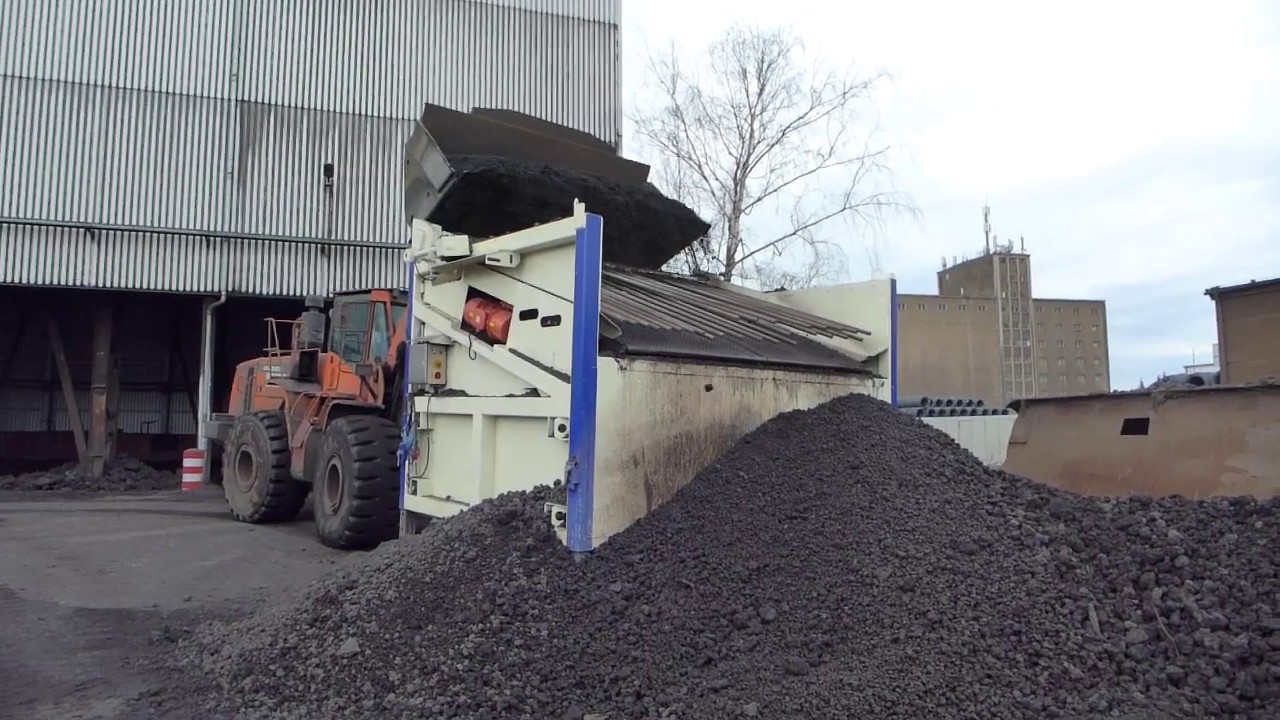 Prototyptest Baustoff-Recyclingsieb SBR 4 - Stahlwerk-Schlacke - 15 mm Masche