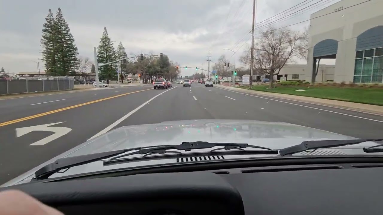 1985 Toyota Land Cruiser FJ60 Driving Video