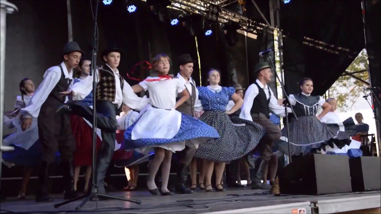 Kék Viola néptánccsoport-Mezőgecse 2017.08.23.