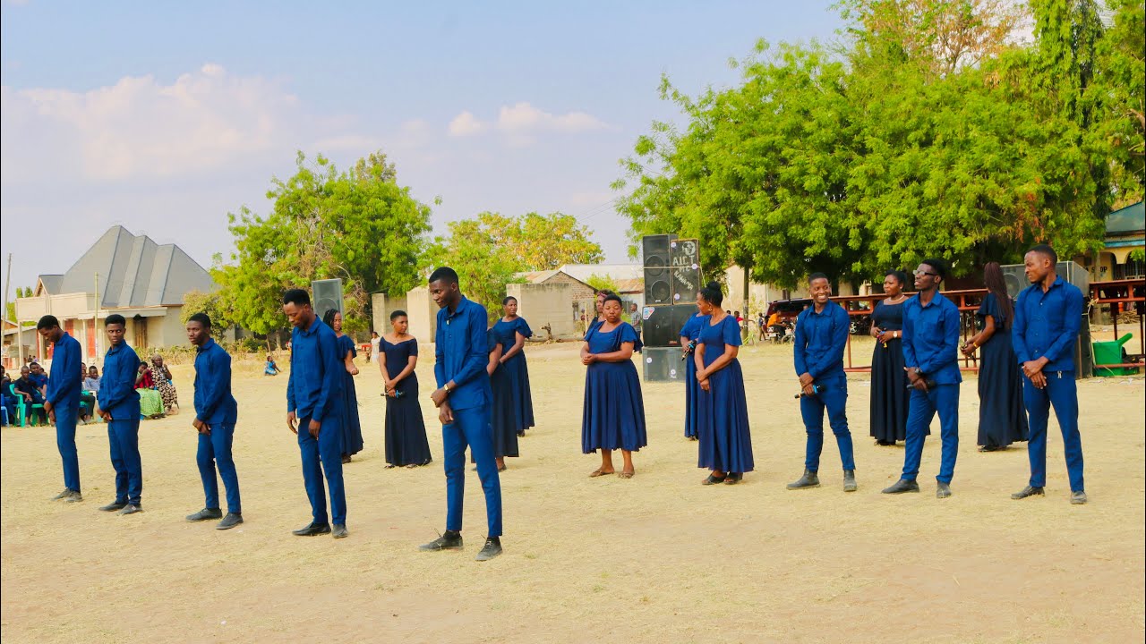 LIVE PERFORMANCE MAJENGO CHOIR UWANJA WA MAGUFURI KAHAMA KWENYE KONGAMANO LA KANDA YA KAHAMA