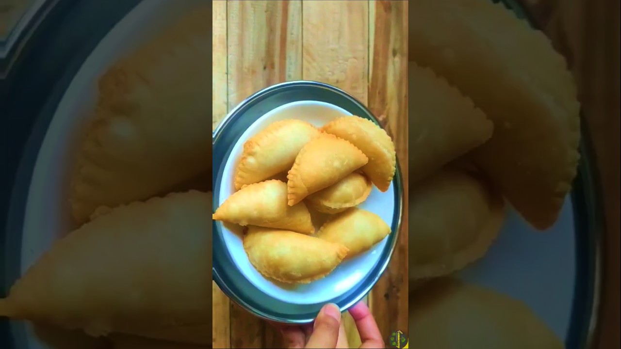 एकदम परफेक्ट गुजिया की रेसिपी 1 मिनट में #holispecial #gujiya #dessert #indiansweetrecipe #shorts