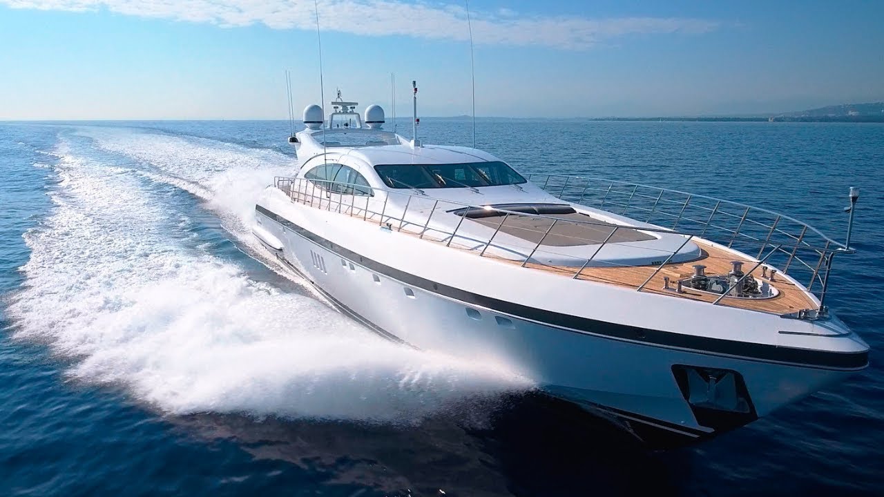 MANGUSTA SUPERYACHT 