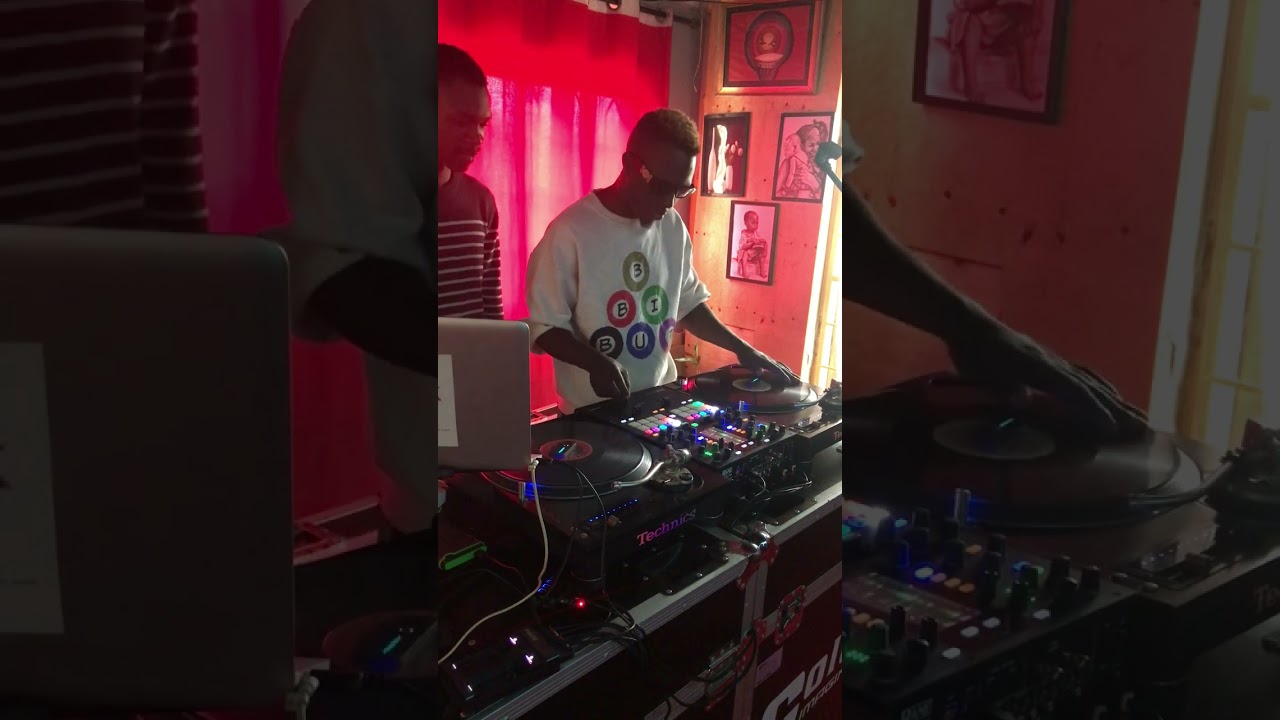 DJ MARK & FRANKIE DJ PRACTICING DJ SKILLS