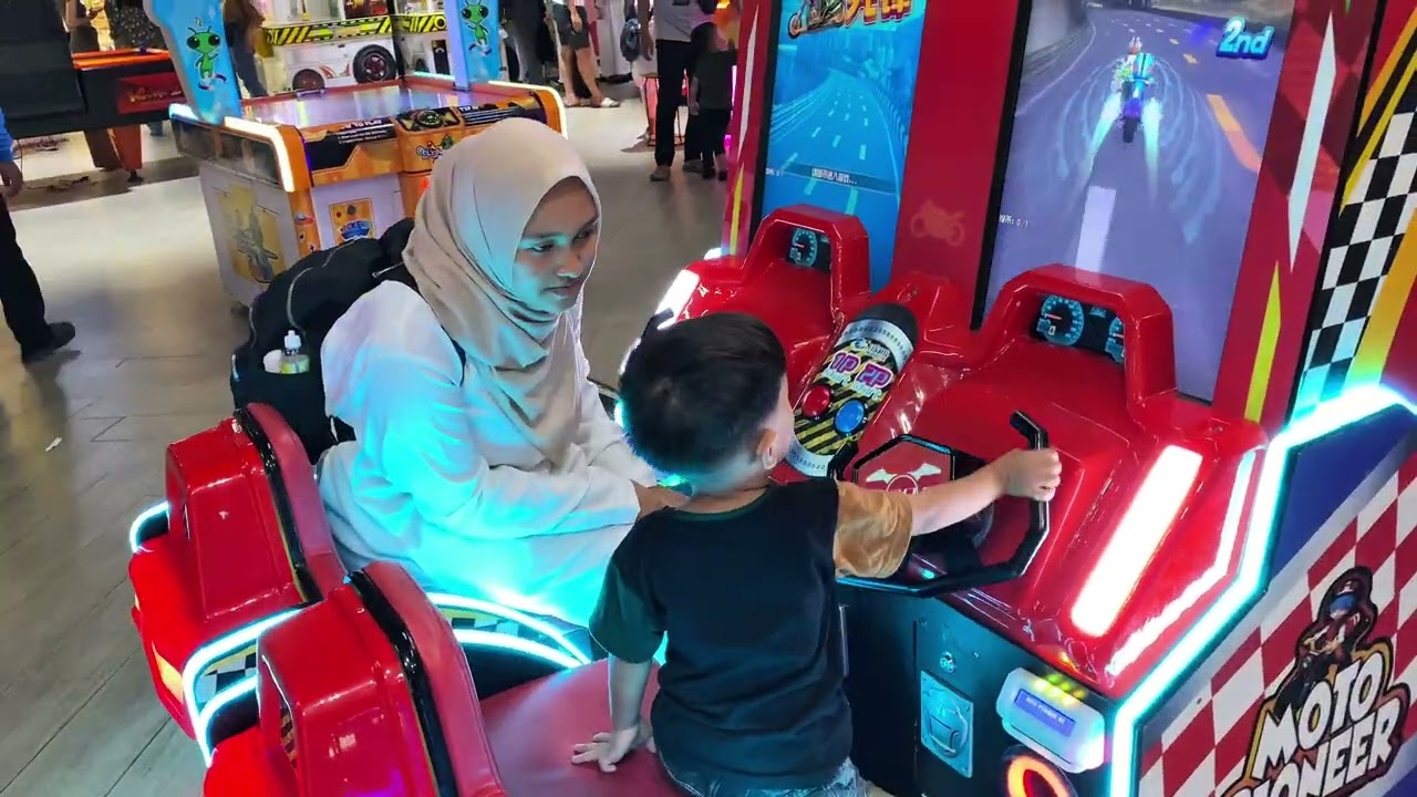 Asyraf bermain timezone di ramayana