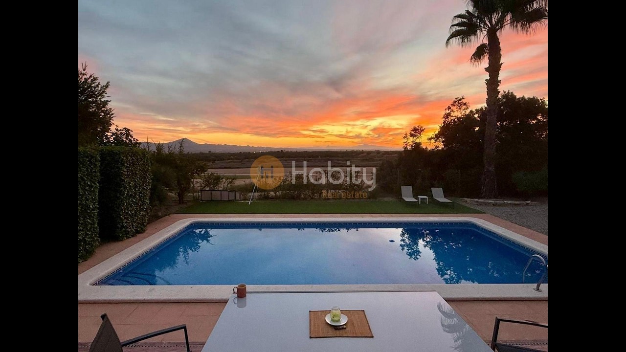 Beautiful South - Facing Mediterranean Detached Villa with Breathtaking Frontline Golf Views