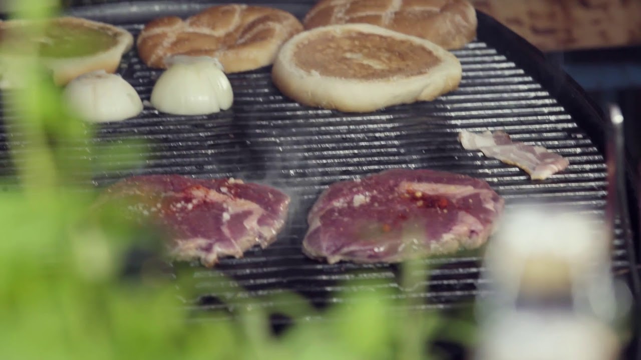 Burger med ribeye bacon og vesterhavsost  | Coop.dk MAD