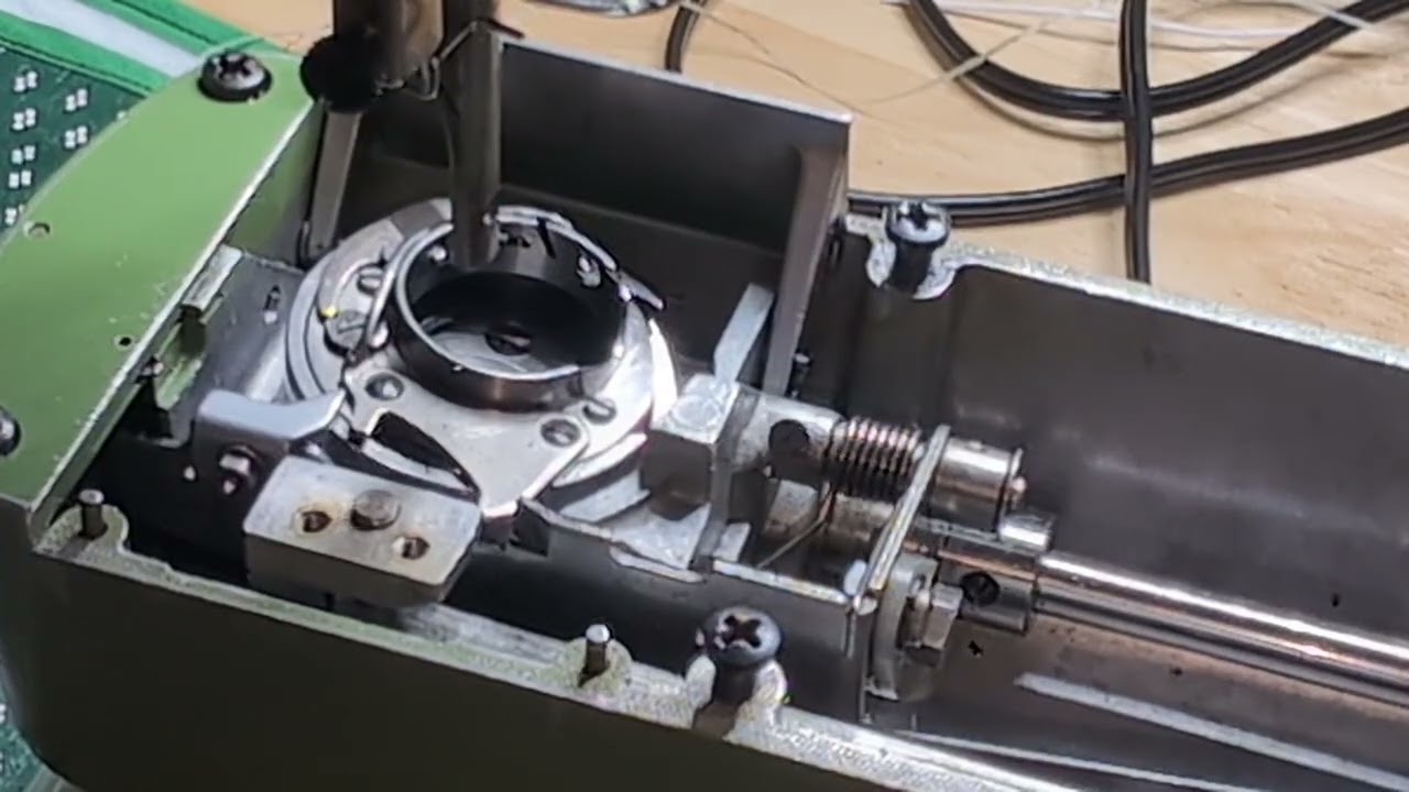 Elna Supermatic 722010 bobbin case problem