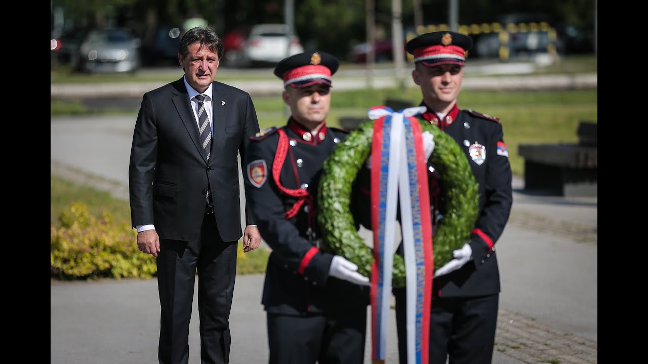 Ministar Bratislav Gašić položio venac na spomen obeležje povodom Dana policije i MUP
