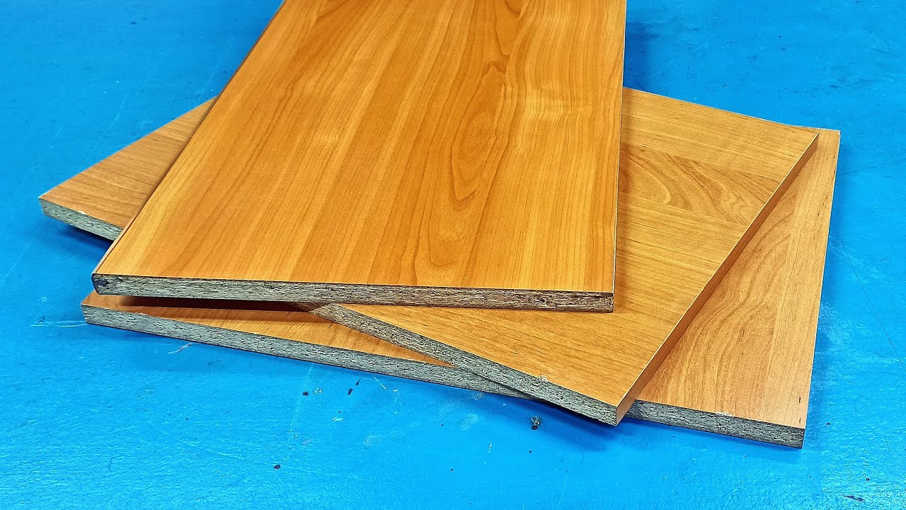 Сосед по гаражу удивил своей самоделкой из обрезков фанеры