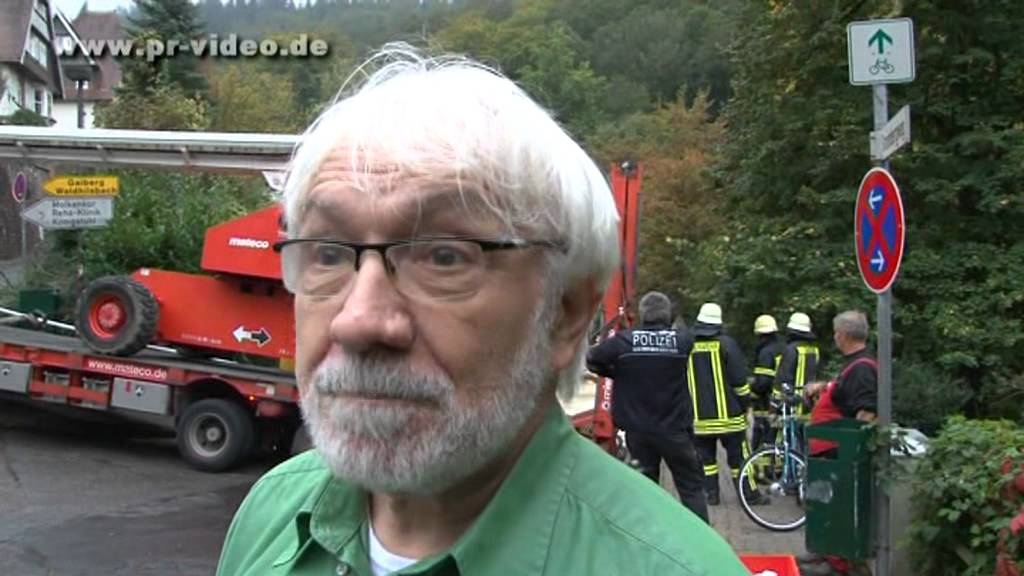 12.10.2011 - Heidelberg - Auf das Navi verlassen, Tieflader fährt sich an „Spitzkehre