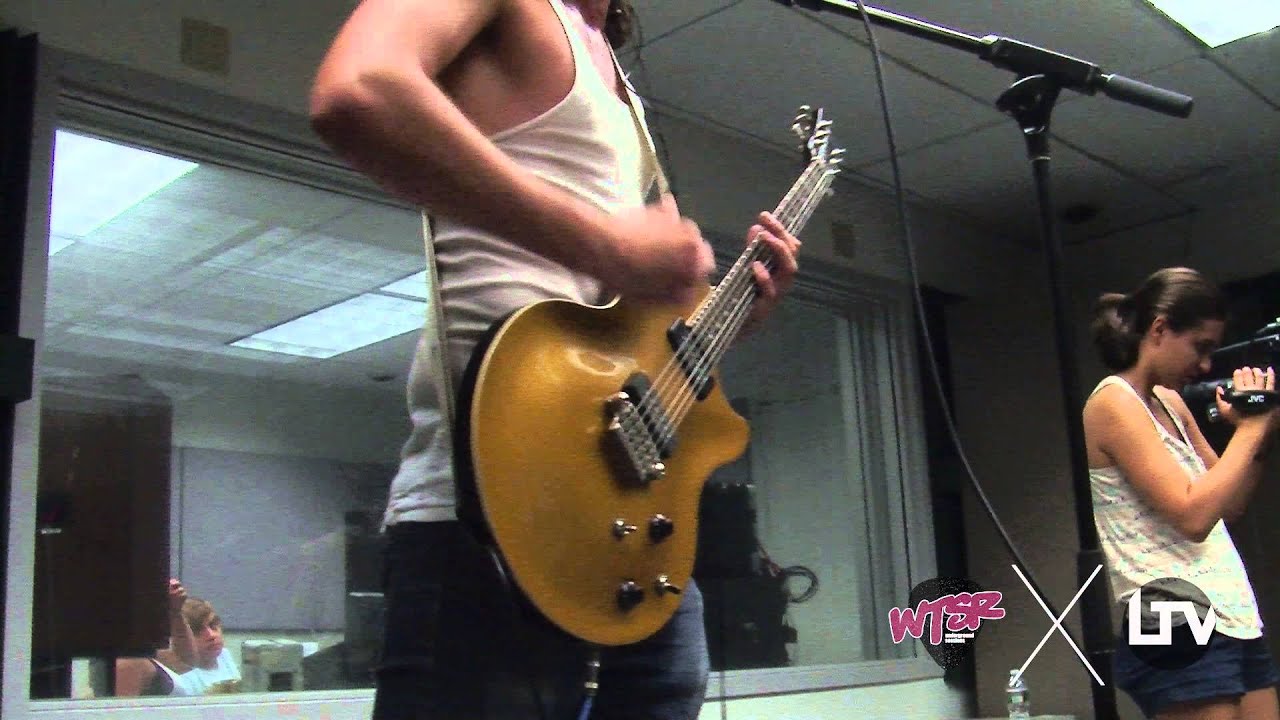 Microwave - Trash Stains (Live Session)
