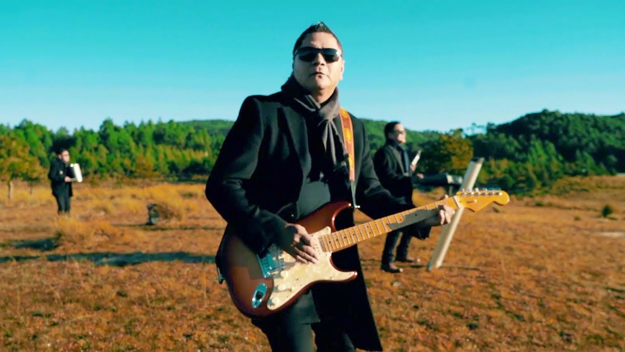 LOS MANAGERS - LAS GUITARRAS DEL MOHICAN (OFFICIAL VIDEO)