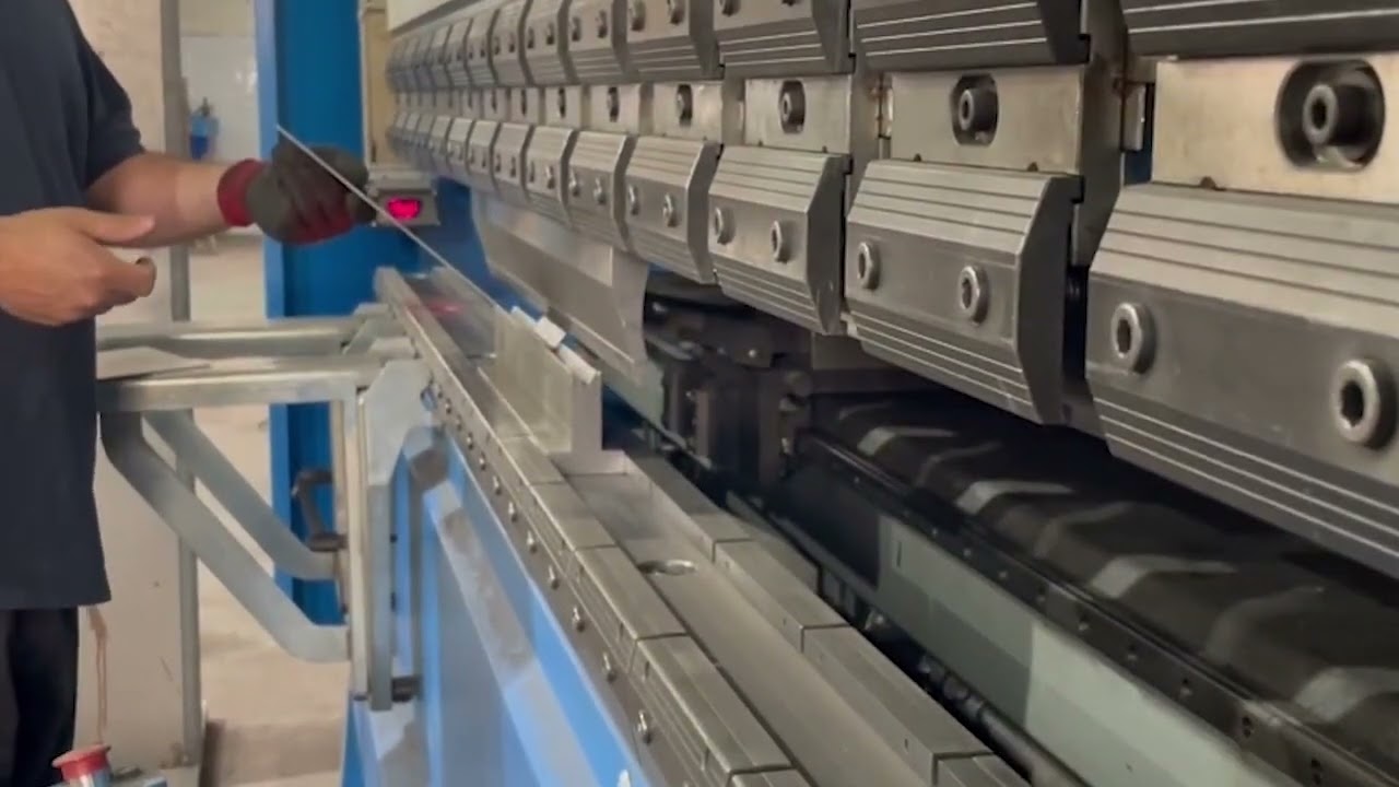 Gasparini X-BASIC 140/3000 (2007) Bending machine