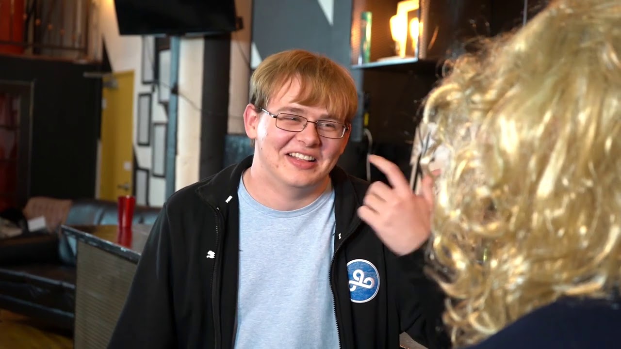 Flirting with Schlatt in a Wig