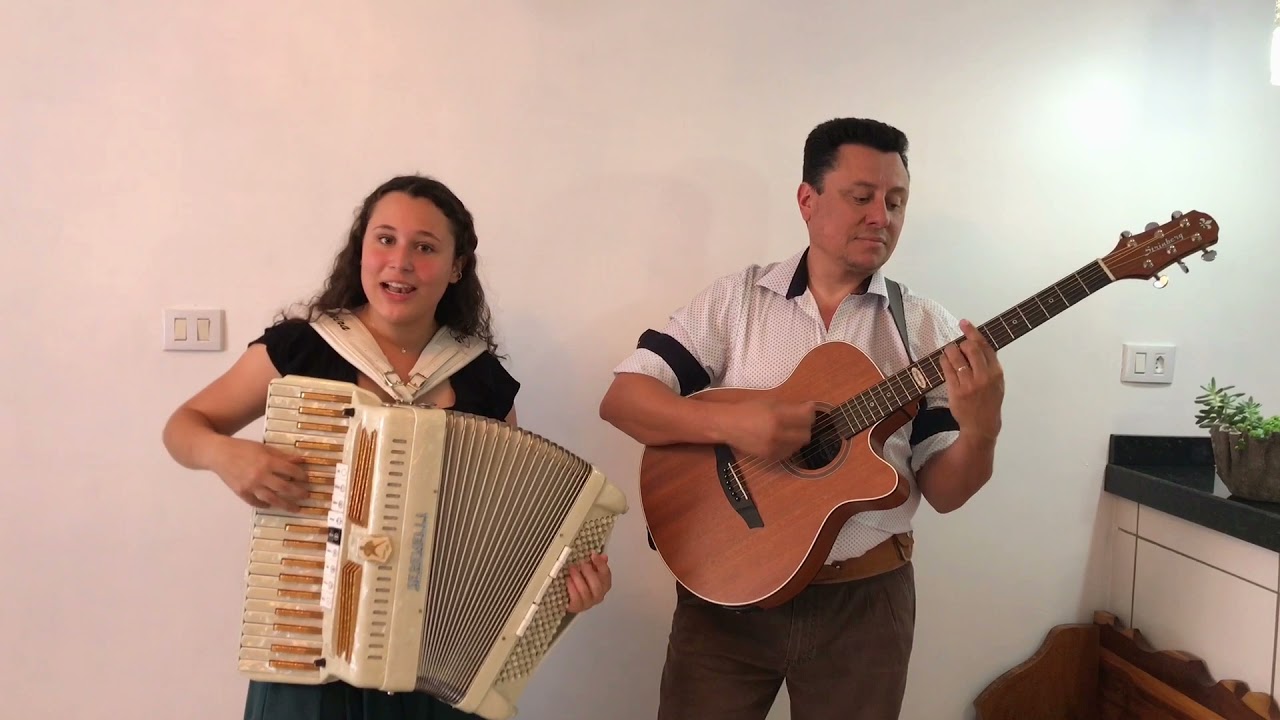 Cantando a música Ginete da Fronteira! Thamiris Morais Gaiteira