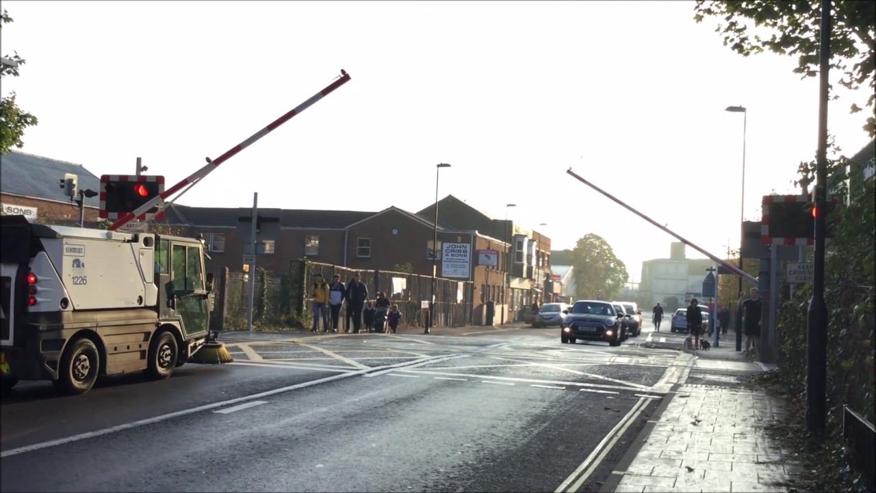 Chapel Road Level Crossing (Hamps) (10.10.18)