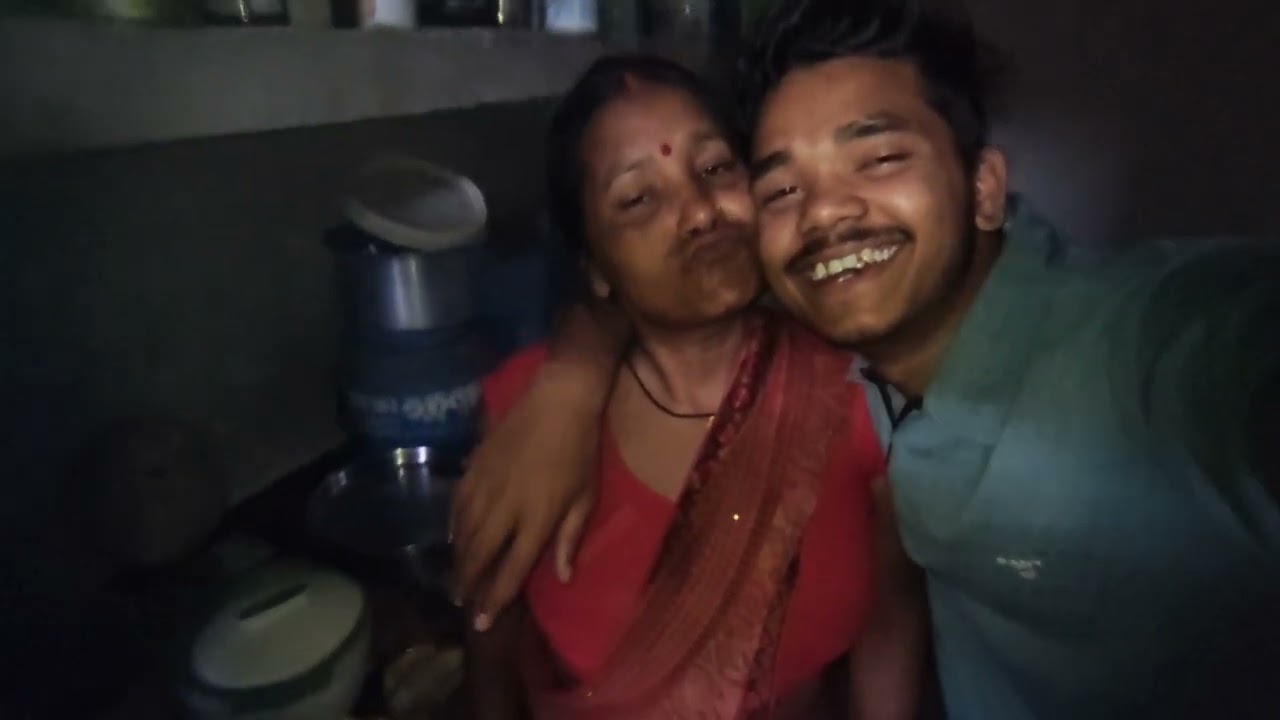 Maa ka pyar 😍 sab Dekh kar hasne lage