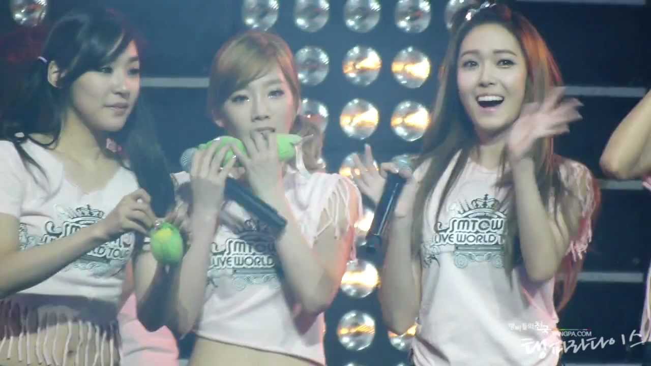 Taeyeon Loves Dookong :) - SMTOWN LIVE in NYC