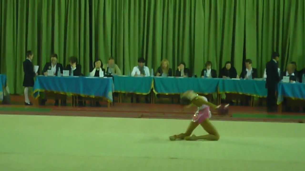 Маиновская Лиза мяч
