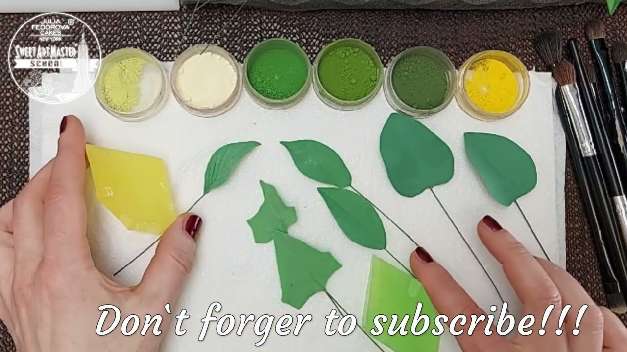 Botanically correct sugar leaves. Spring greenery: a few tips and tricks about the dusting process.