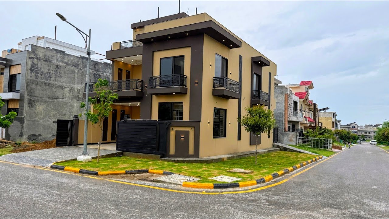 6.5 Marla (30'X55') 7-Bedroom Corner House For Sale in Faisal Town Islamabad