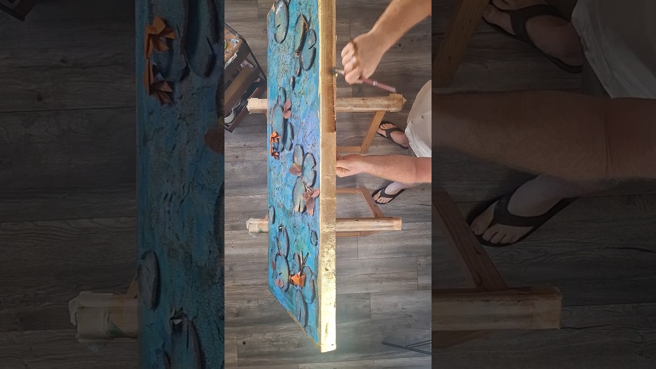 Patiner la dorure avec du bitume de Judée pour lui conférer une allure que seul le temps sait faire