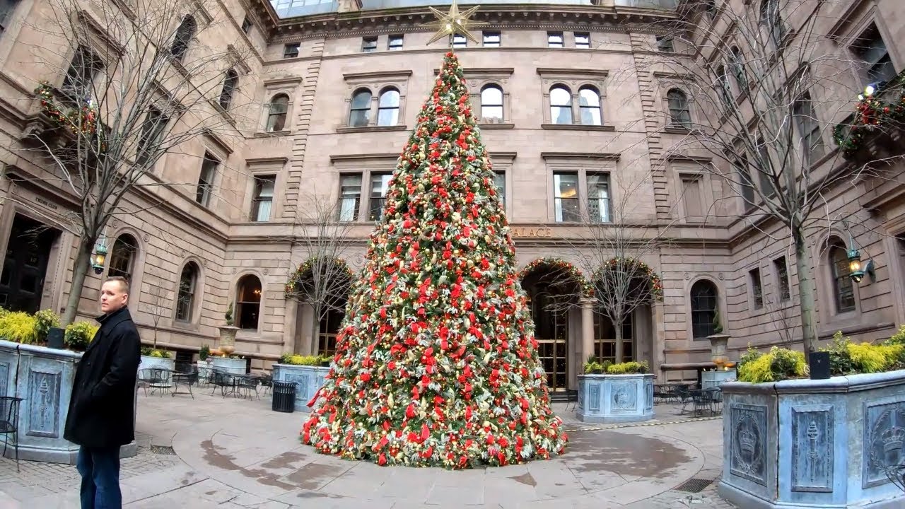⁴ᴷ⁶⁰ Walking NYC : MetLife Building to Lotte New York Palace during Christmas Eve